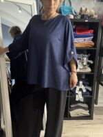μπλουζα με κουμπια στα μανικια