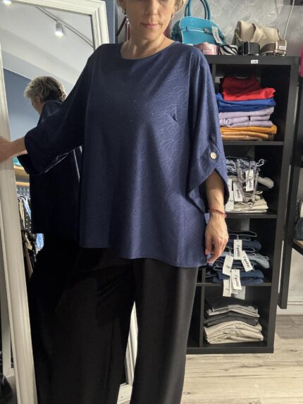 μπλουζα με κουμπια στα μανικια